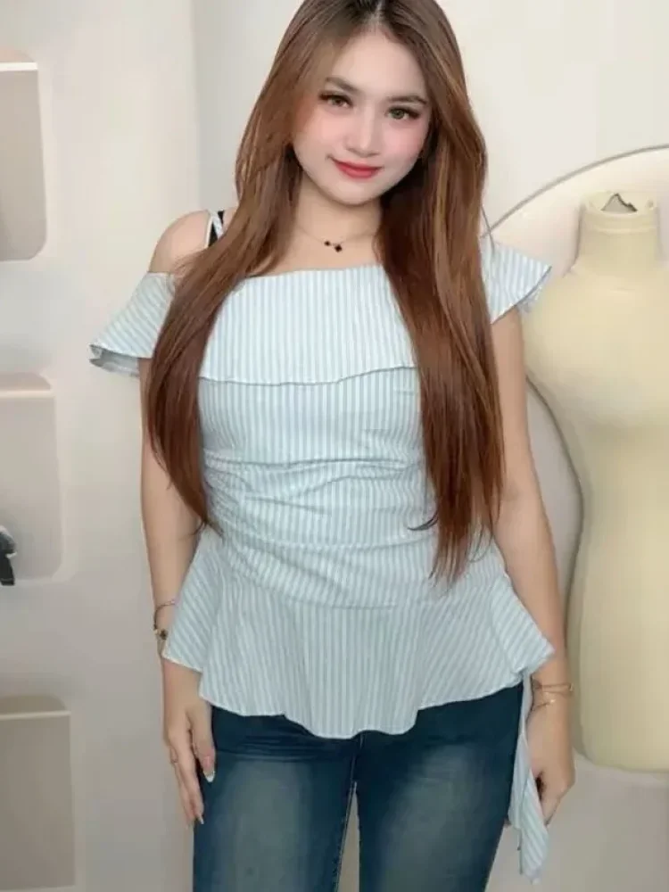 [READY STOCK]CHICMORE Blouse motif bergaris dengan lengan one shoulder gaya korean