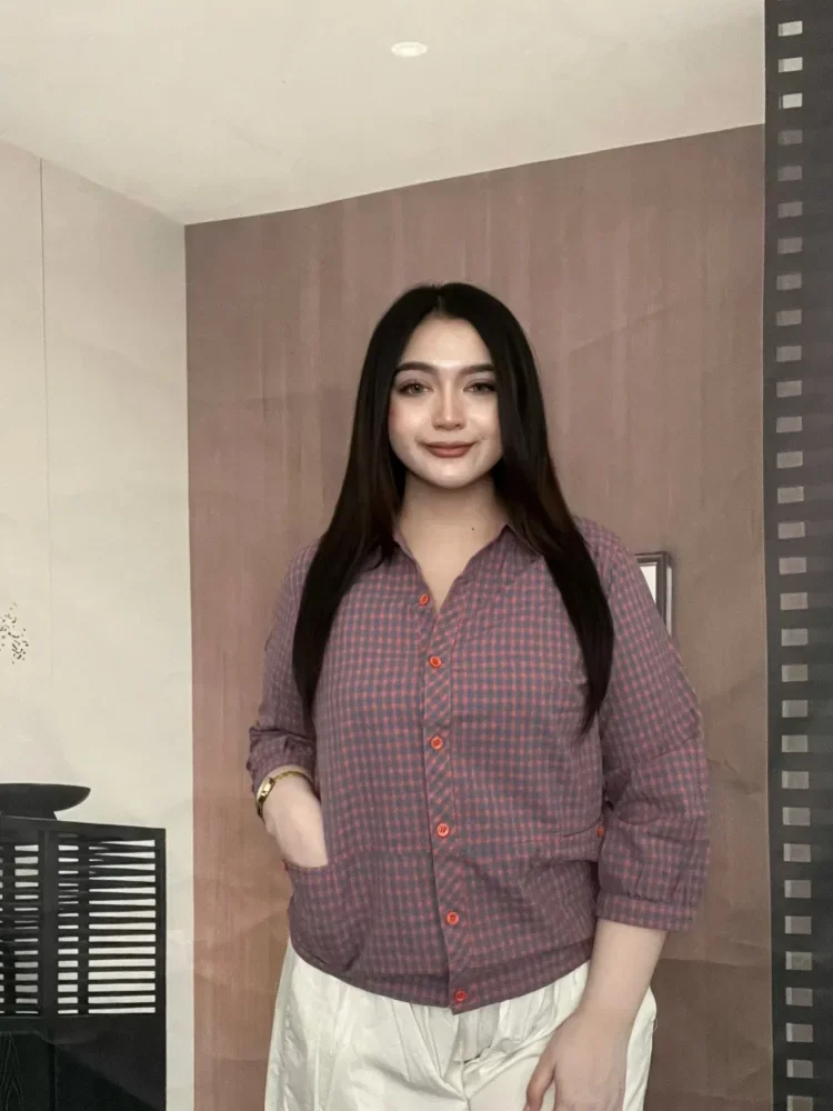 FADFAD Kemeja wanita tempramen atasan motif cetak baru dengan kancing unik sebaris