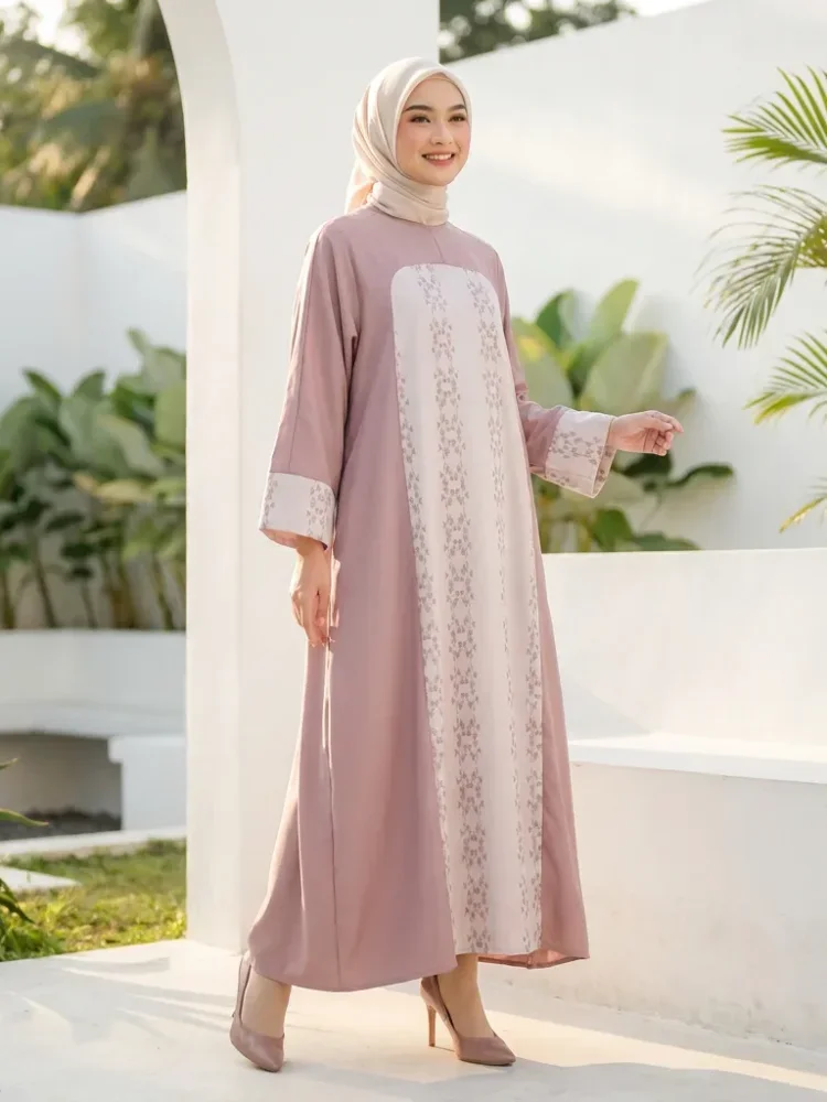 ASAYA Gaun dengan motif batik elegan yang dipadu