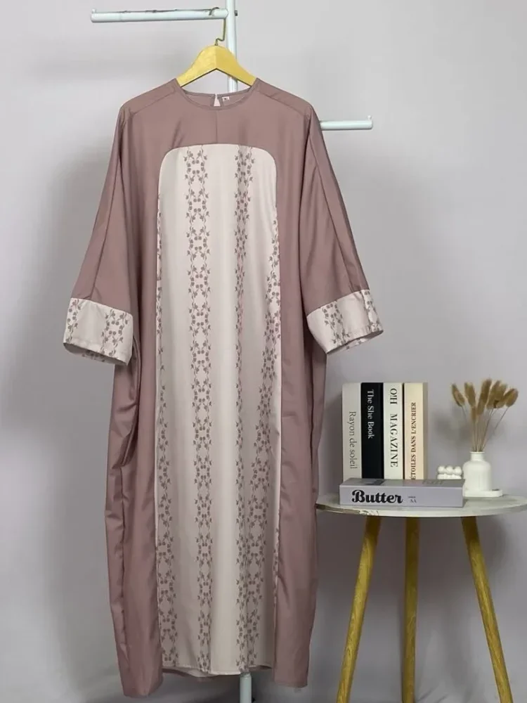 ASAYA Gaun dengan motif batik elegan yang dipadu