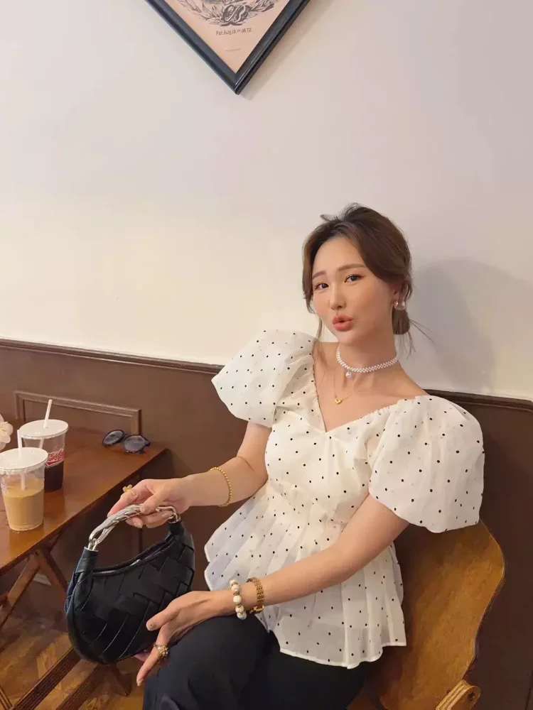 CHICMORE Atasan wanita polkadot lengan pendek kerah v neck gaya manis