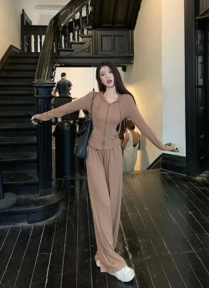 FADFAD Atasan wanita slimfit simple dengan warna solid