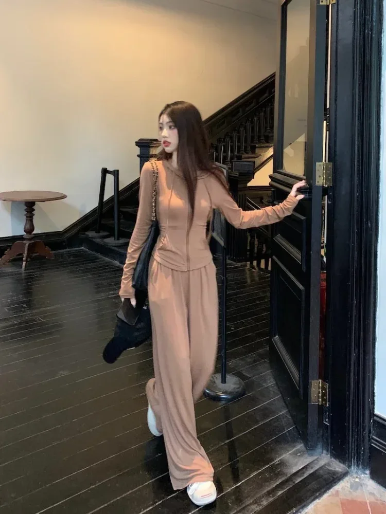 FADFAD Atasan wanita slimfit simple dengan warna solid