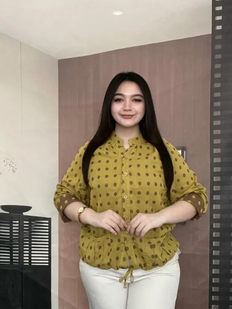 FADFAD Atasan motif polkadot longgar bergaya artistik kerah tegak lengan panjang