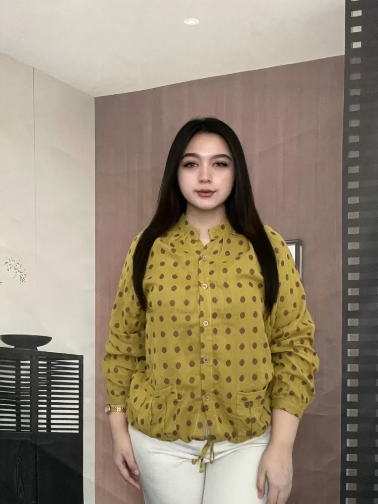 FADFAD Atasan motif polkadot longgar bergaya artistik kerah tegak lengan panjang
