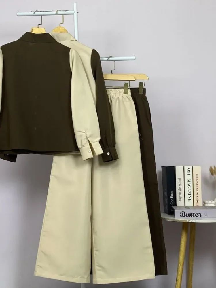 ASAYA Atasan lengan panjang memiliki efek lapisan ganda, dipadukan dengan rompi warna kontras dan celana panjang warna sama, dilapisi lagi dengan celana panjang set dua potong