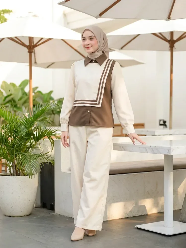 ASAYA Atasan lengan panjang memiliki efek lapisan ganda, dipadukan dengan rompi warna kontras dan celana panjang warna sama, dilapisi lagi dengan celana panjang set dua potong