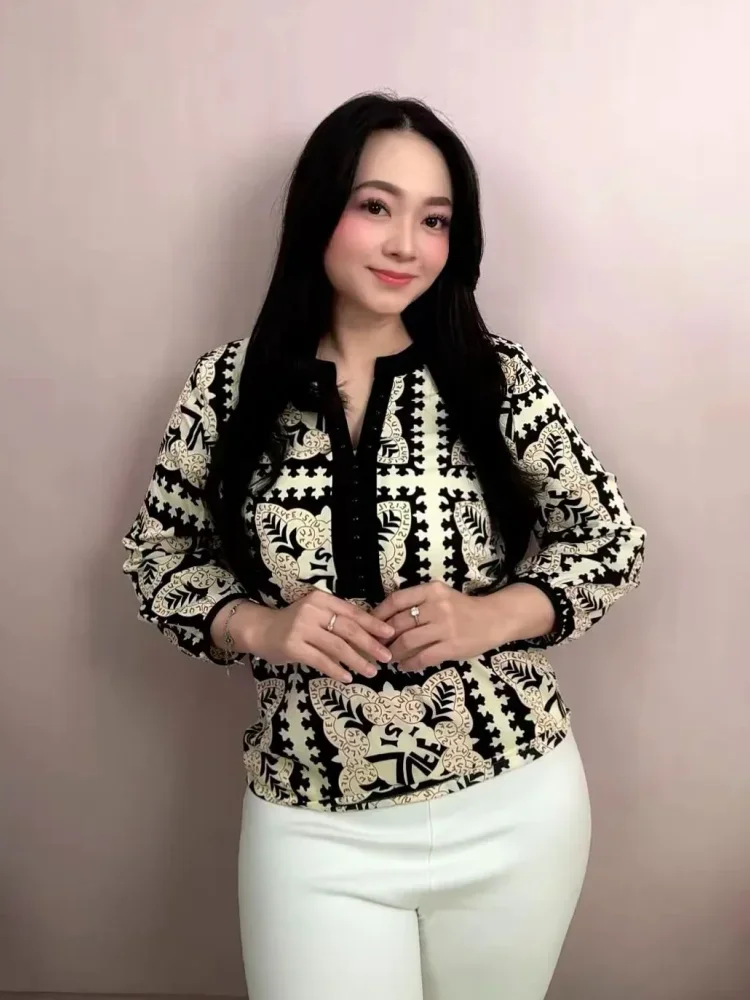 FADFAD Atasan kerah leher bulat motif cetak gaya modis lengan tiga perempat