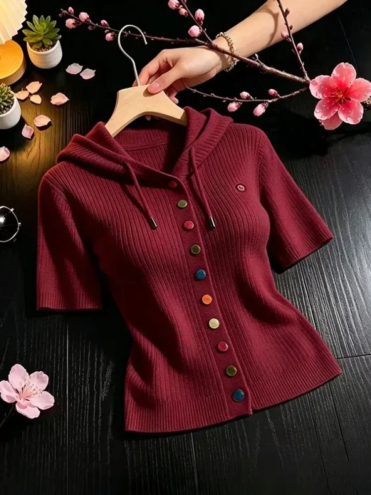 FADFAD Atasan lengan pendek bertudung desain stylish dengan kancing warna-warni gaya baru untuk wanita