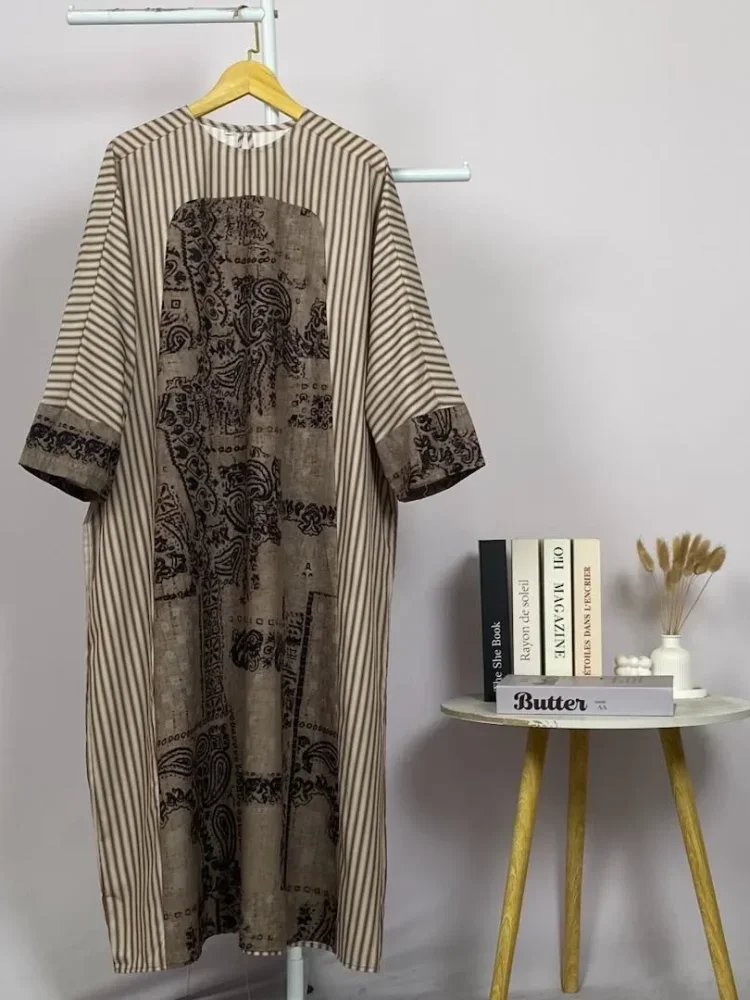 ASAYA Jubah panjang dengan garis-garis sambung dan motif retro