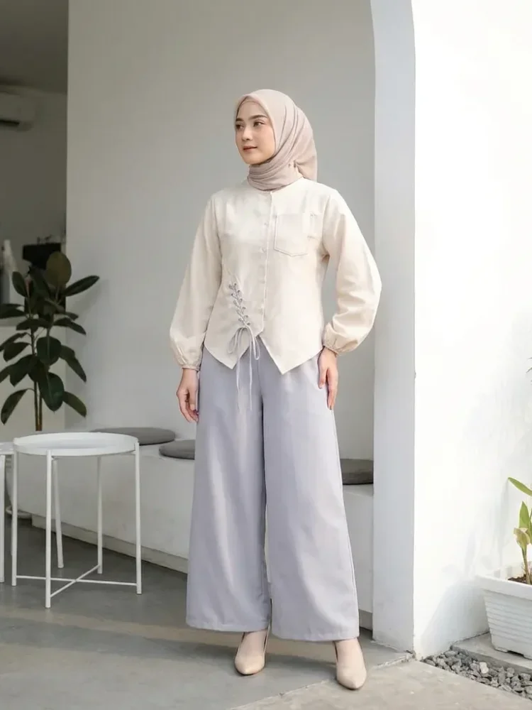 ASAYA Atasan lengan panjang dengan desain tidak beraturan, hiasan tali, dan jahitan bentuk kantong palsu, dipadukan dengan set celana panjang polos