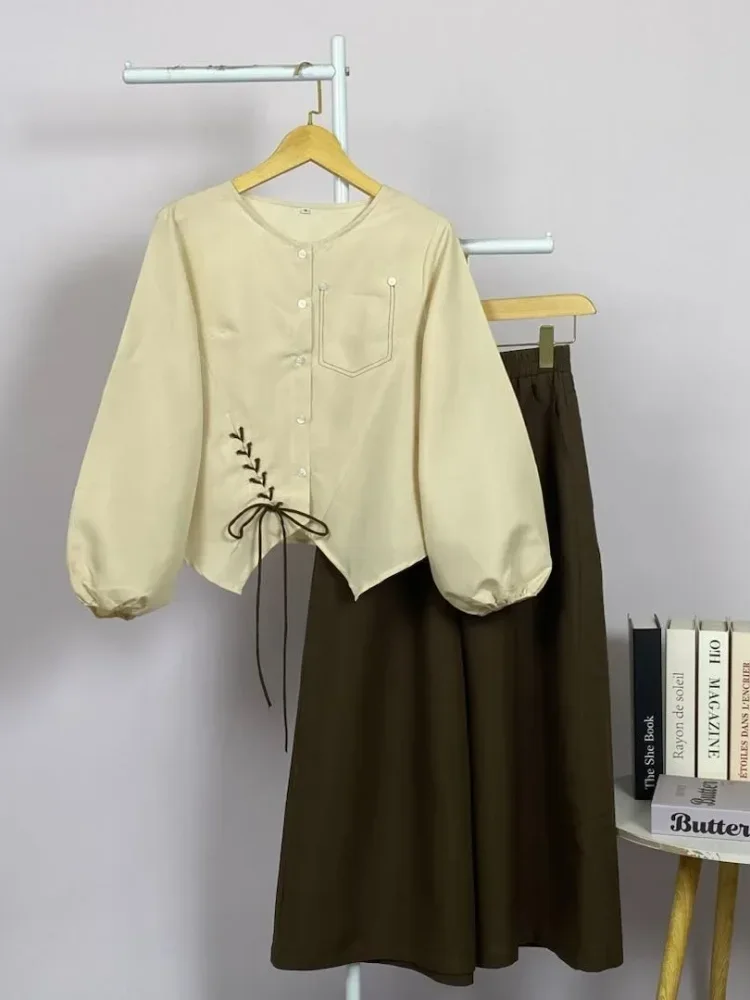 ASAYA Atasan lengan panjang dengan desain tidak beraturan, hiasan tali, dan jahitan bentuk kantong palsu, dipadukan dengan set celana panjang polos