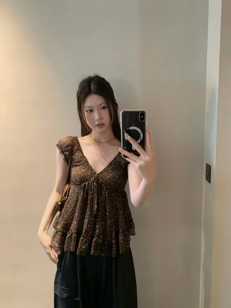 CHICMORE Atasan lengan pendek dengan motif cetak dan kerah v neck kekinian