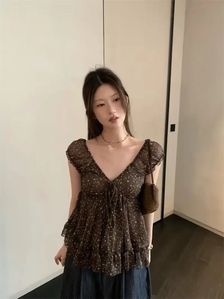 CHICMORE Atasan lengan pendek dengan motif cetak dan kerah v neck kekinian