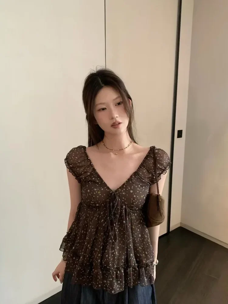 CHICMORE Atasan lengan pendek dengan motif cetak dan kerah v neck kekinian
