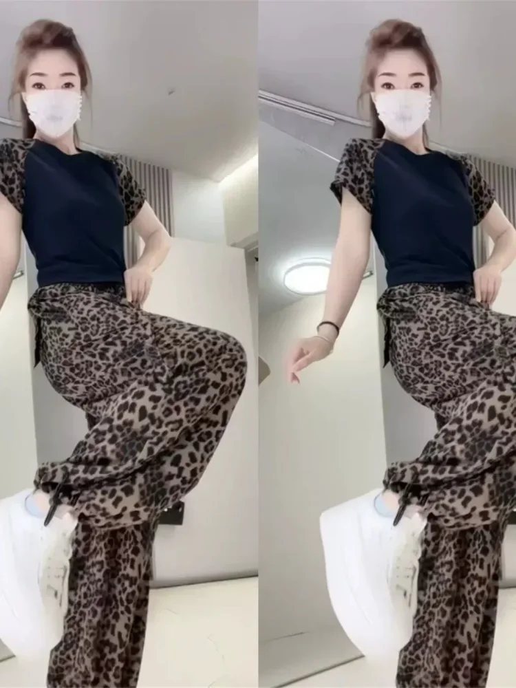 FADFAD Setelan dua potong atasan lengan pendek motif leopard dan celana longgar