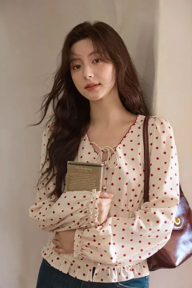 CHICMORE Blouse motif polkadot dengan lengan panjang dan kerah tie neck gaya kekinian