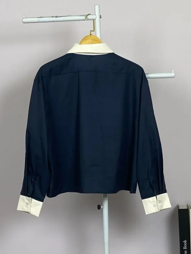 ASAYA Atasan lengan panjang polos dengan kerah polo, dilengkapi saku dan desain jahitan sambungan