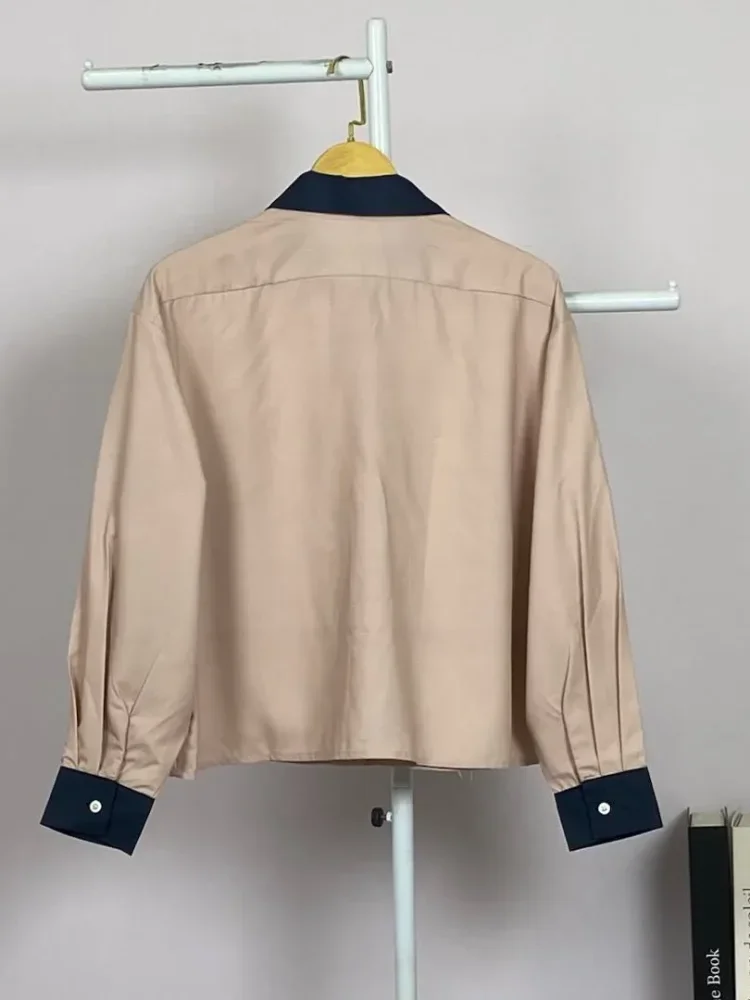 ASAYA Atasan lengan panjang polos dengan kerah polo, dilengkapi saku dan desain jahitan sambungan