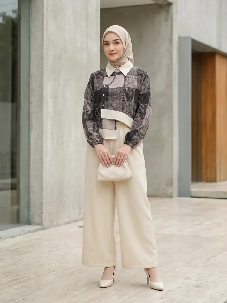 ASAYA Setelan dua potong dengan kemeja lengan panjang bermodel unik dengan kerah dan hem tidak beraturan, dipadukan dengan celana lebar polos