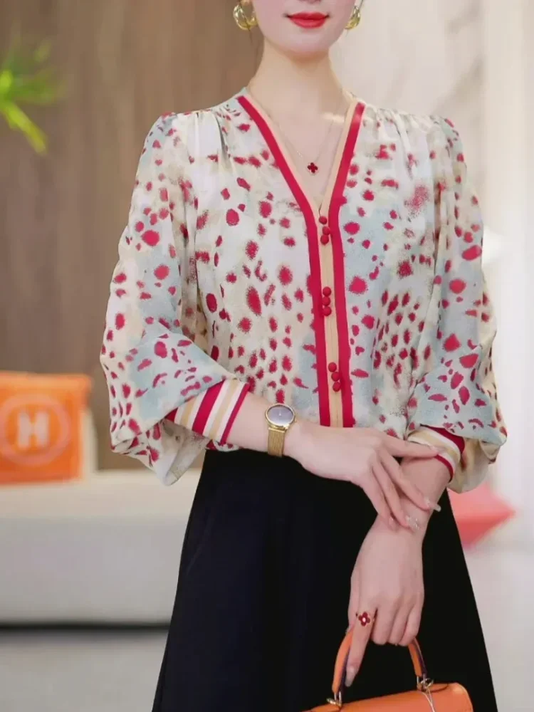 FADFAD Atasan kaos longgar lengan sedang leher v bermotif untuk wanita
