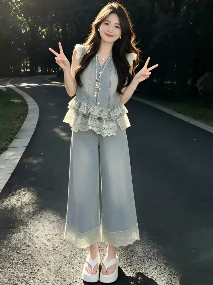 FADFAD Set rompi denim dengan panel renda dan celana berkaki lebar untuk wanita