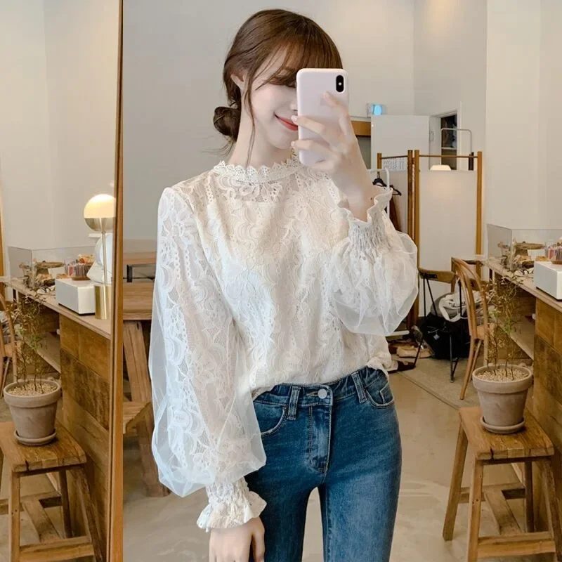 FADFAD Atasan elegan dengan bahan renda bordir yang modis dan minimalis.