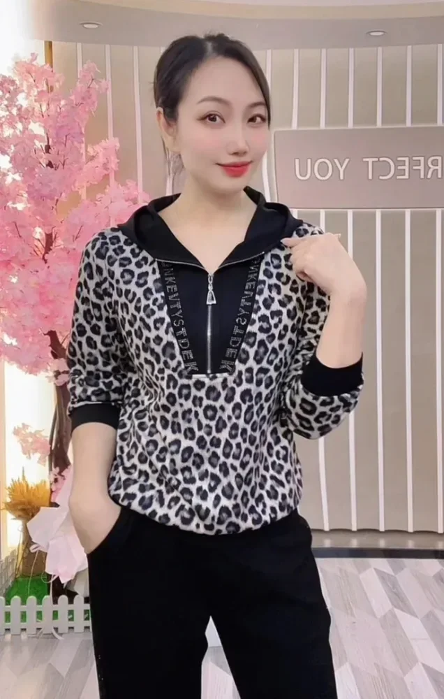 FADFAD Atasan wanita lengan panjang dengan motif cetak gaya modern