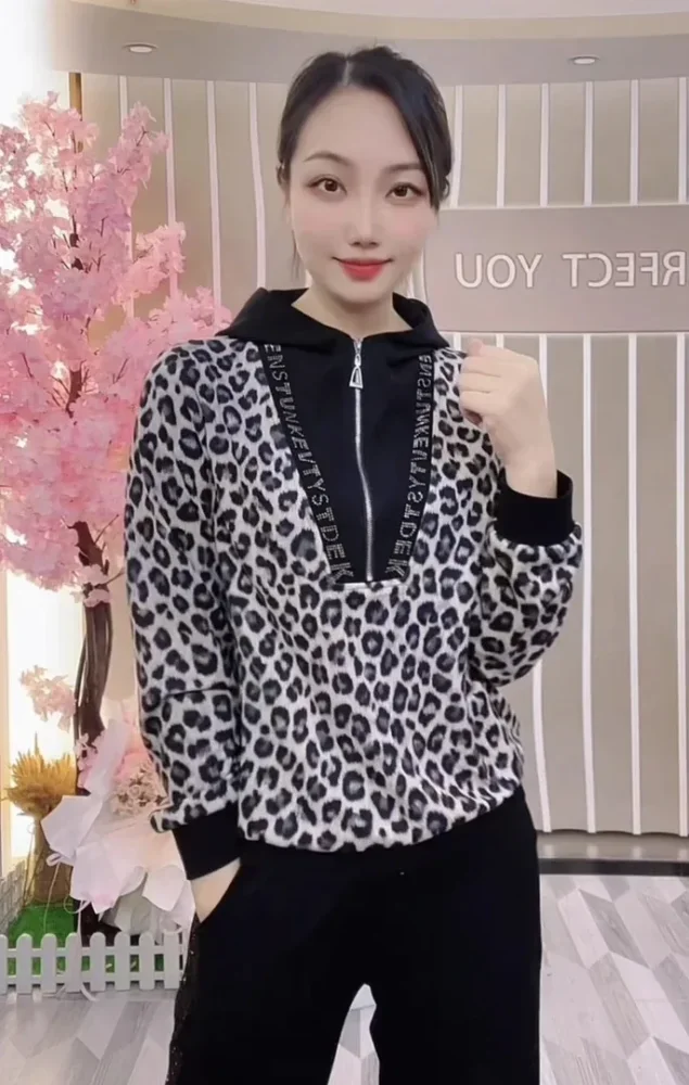 FADFAD Atasan wanita lengan panjang dengan motif cetak gaya modern
