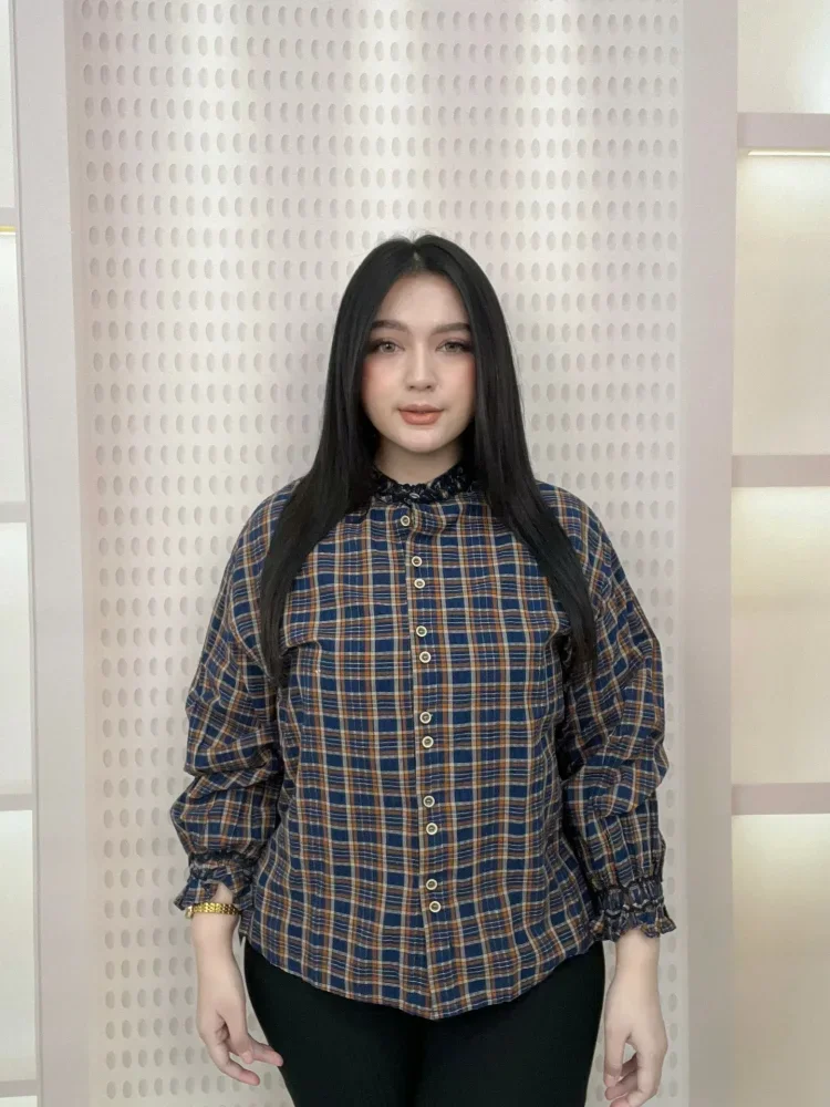 FADFAD Atasan kemeja wanita lengan panjang moitf kotak-kotak aksen ruffle gaya retro casual