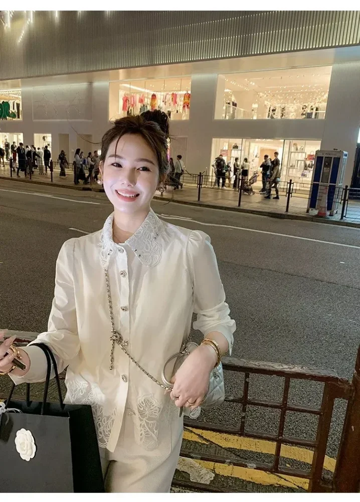 FADFAD Atasan wanita elegan aksen cut-out kerah pater pan minimalis