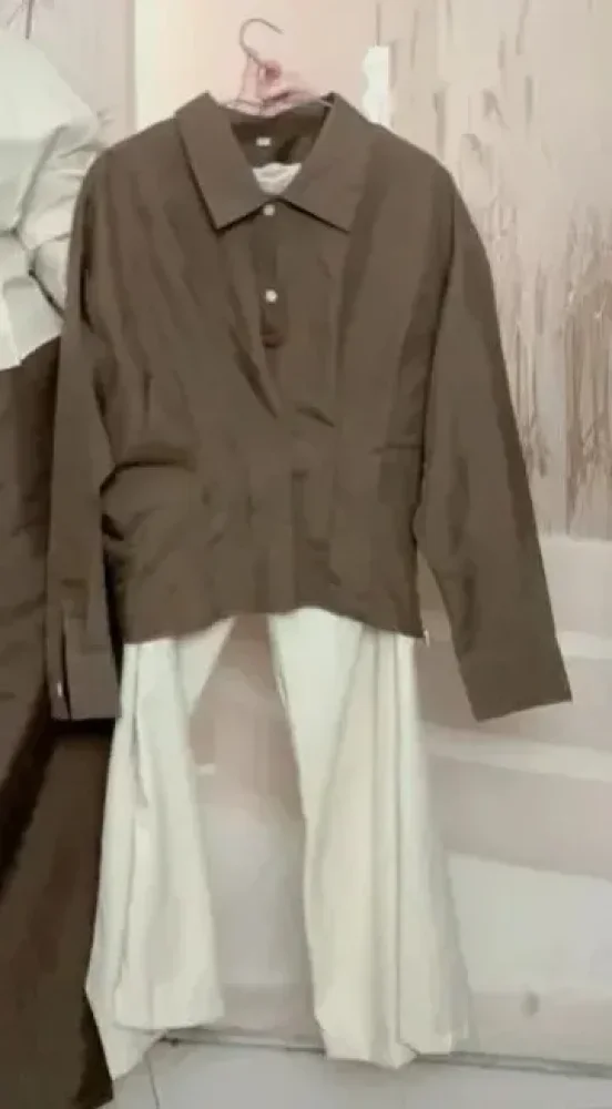 ASAYA Kemeja lengan panjang wanita, model sederhana, dengan desain lipit mewah dipadukan dengan celana panjang polos dalam satu set