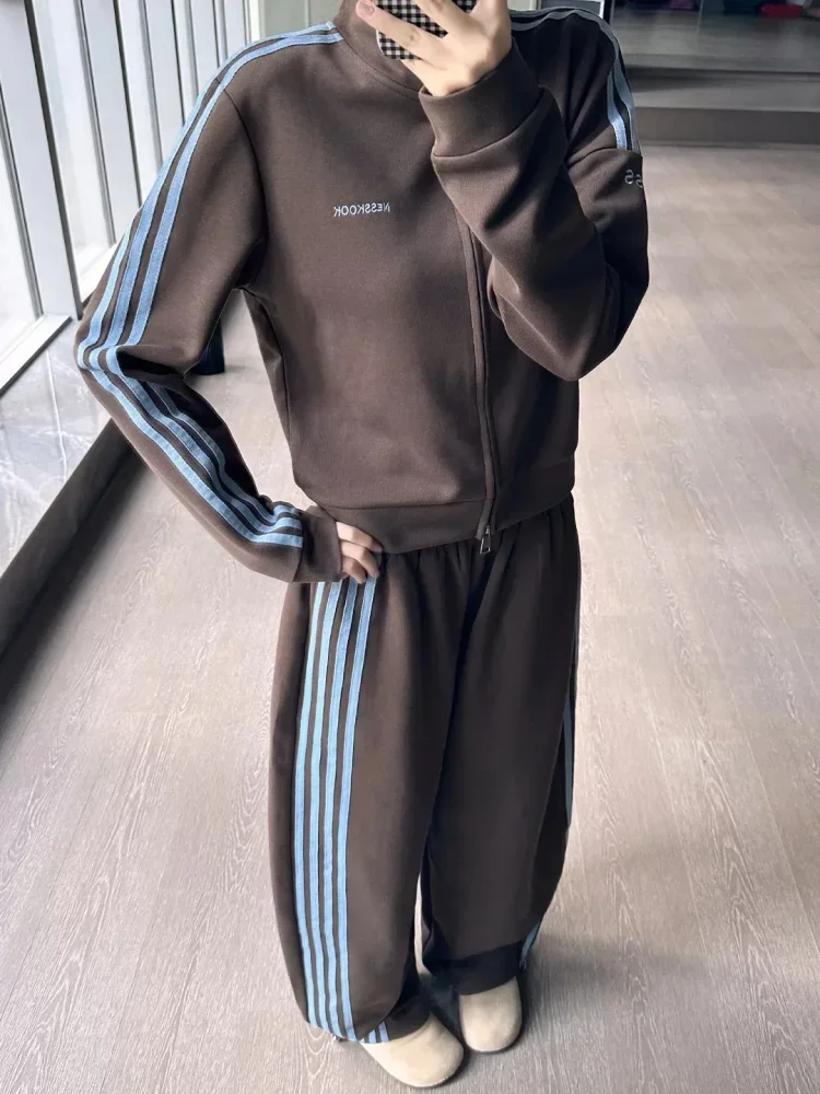 CHICMORE Setelan dua potong sporty atasan lengan panjang dan celana panjang motif striped