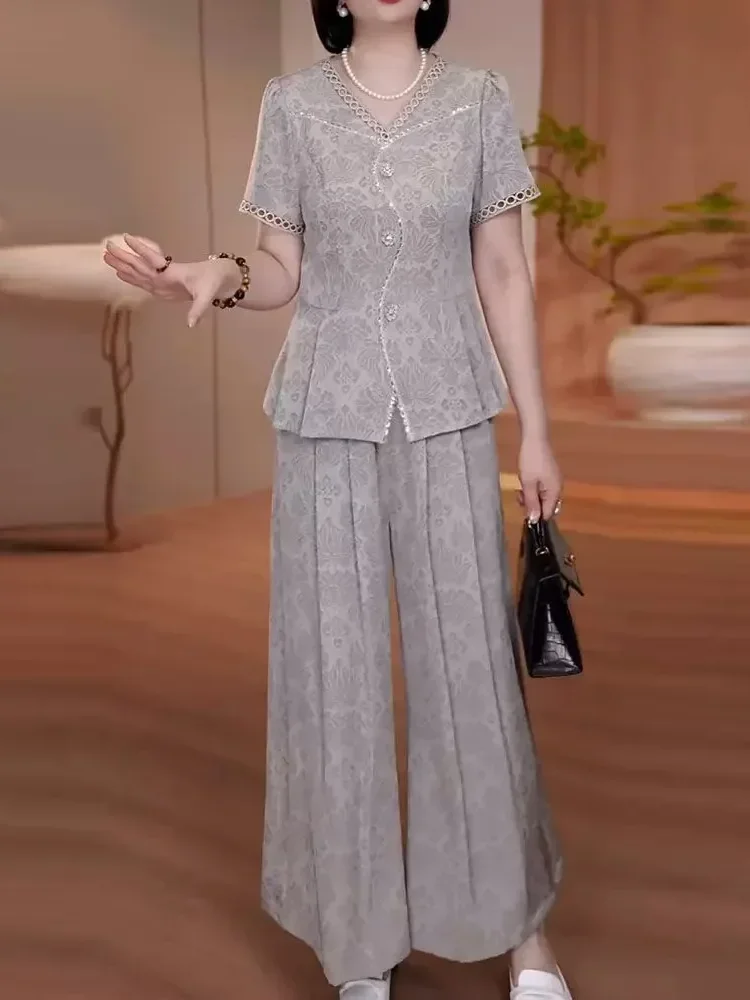 FADFAD Setelan dua potong bermotif atasan potongan kancing asimetris v-neck dan celana panjang lebar