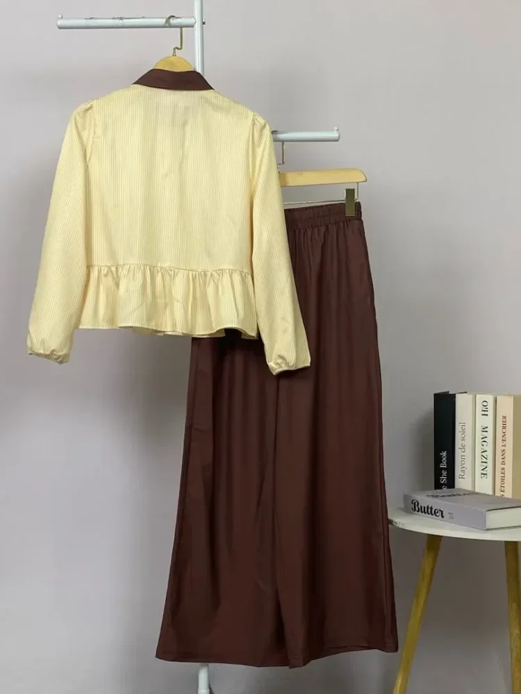ASAYA Setelan celana modis dengan motif garis vertikal, dipadukan dengan kemeja lengan panjang berkerah, desain pas tubuh, membuat tubuh terlihat lebih ramping.