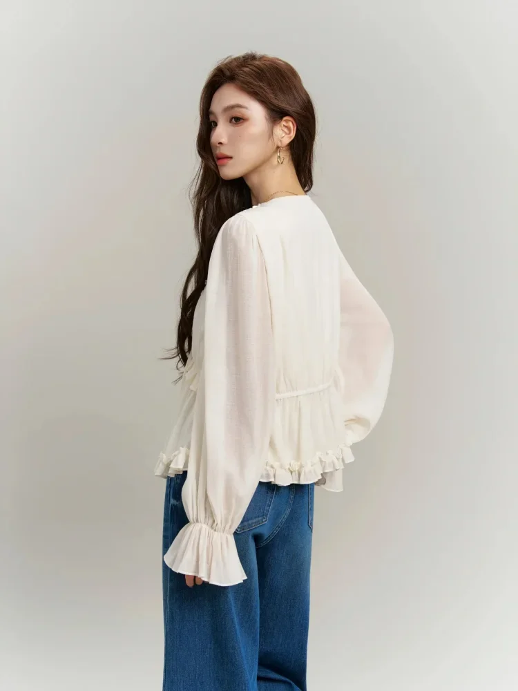 FADFAD Atasan blouse lengan panjang dengan detail bunga 3d dan bukaan leher beraksen pita