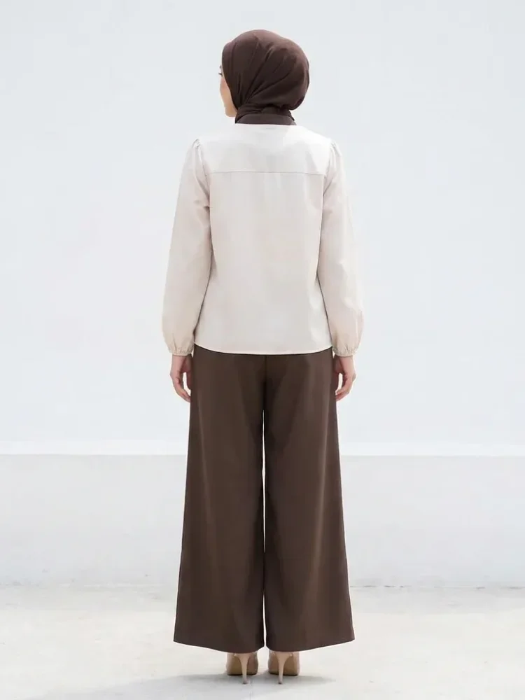 ASAYA Kemeja lengan panjang wanita dengan warna polos dan bawah yang tidak beraturan, dipadukan dengan desain tali kontras dan kancing tangan, kerah warna kontras dipadukan dengan celana panjang polos