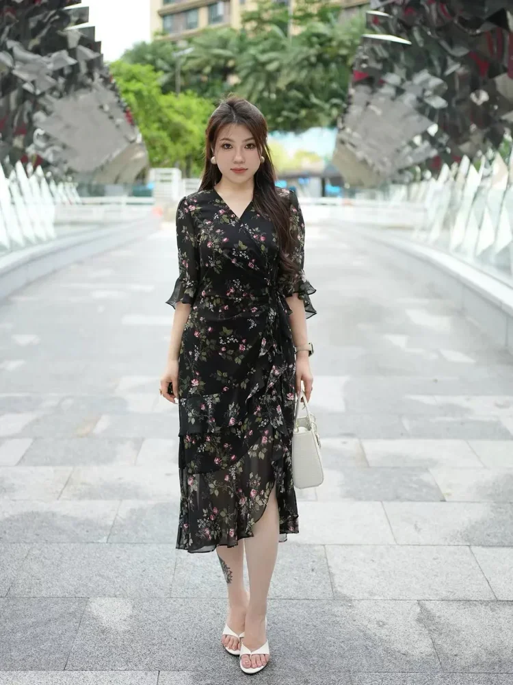 FADFAD Gaun midi aysimetris lengan pendek motif bunga berkerah v neck gaya elegant
