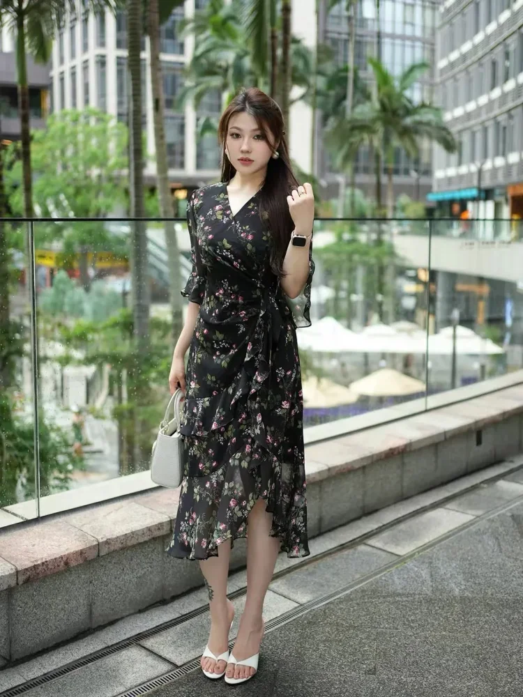 FADFAD Gaun midi aysimetris lengan pendek motif bunga berkerah v neck gaya elegant