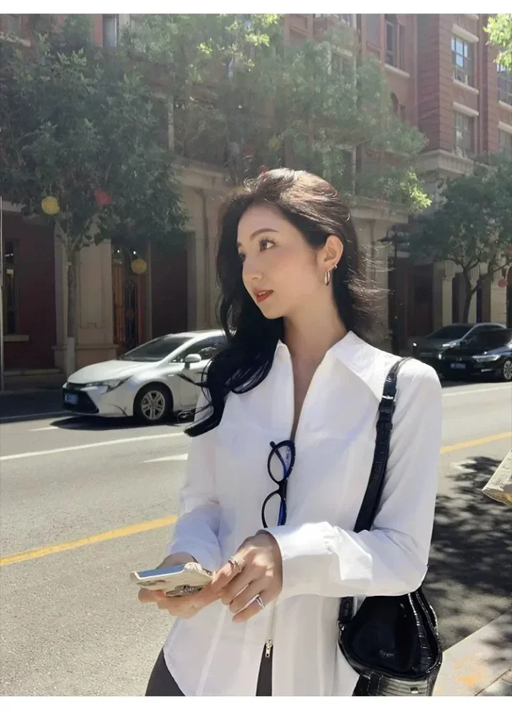 FADFAD Atasan kemeja slim fit dengan ikat pinggang dan resleting ganda gaya kekinian untuk wanita