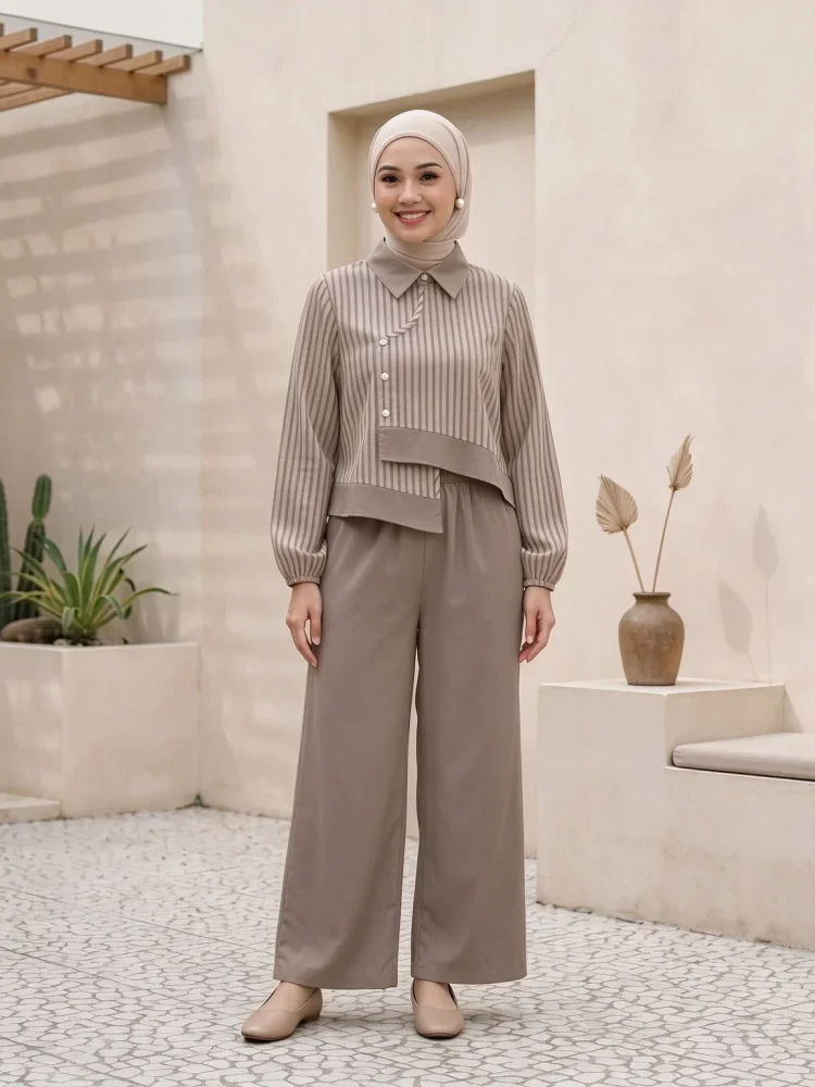 ASAYA Setelan dua potong dengan kemeja lengan panjang bermodel unik dengan kerah dan hem tidak beraturan, dipadukan dengan celana lebar polos