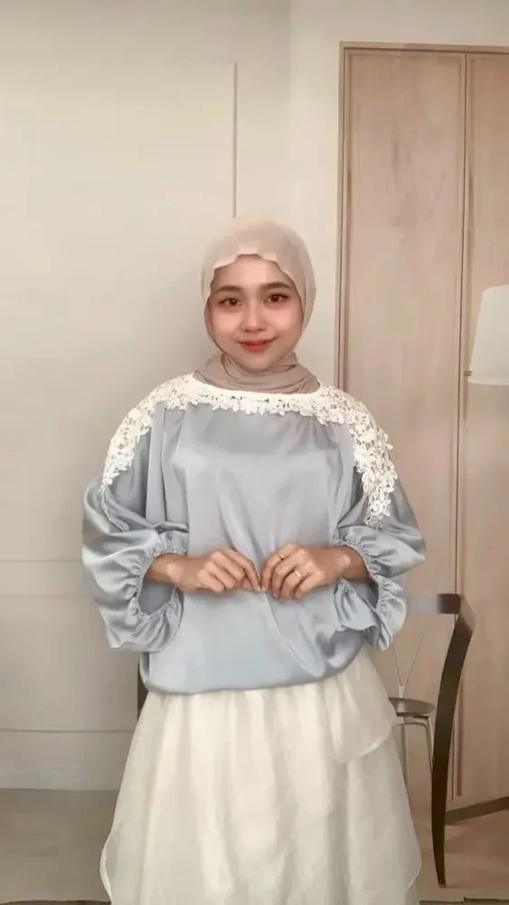 FADFAD Atasan wanita lengan batwing dengan gaya feminim