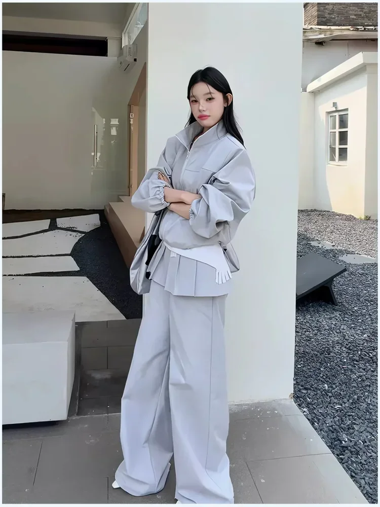 CHICMORE Setelan wanita kasual sporty dengan jaket high neck + celana panjang desain mini pleated skirt