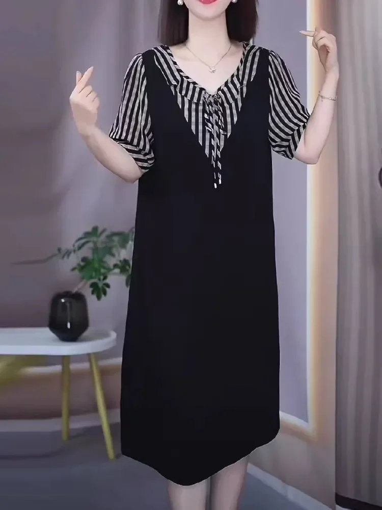 FADFAD Dress midi kerah v neck dengan motif kotak kotak dan lengan pendek gaya kasual simpel