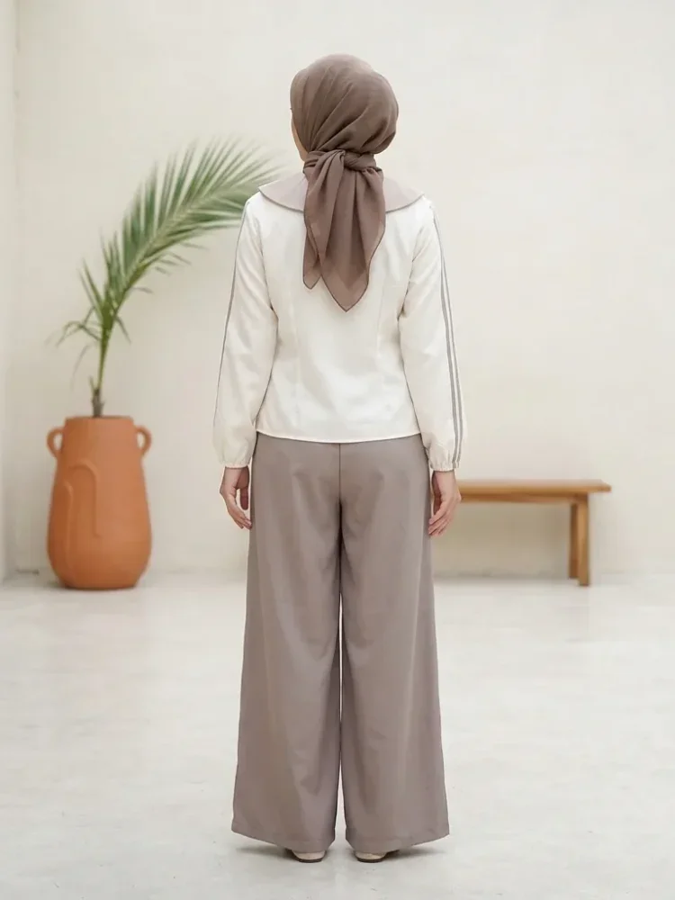 ASAYA Atasan lengan panjang warna polos dengan desain tidak beraturan dan kancing buatan tangan, dipadukan dengan celana panjang polos