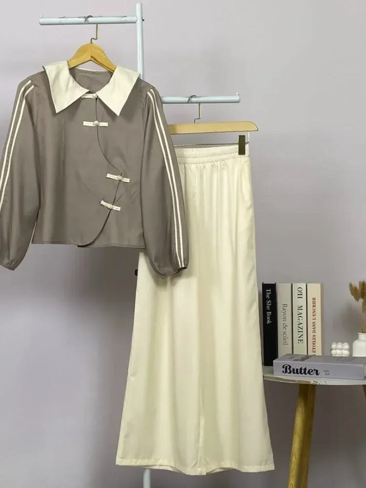 ASAYA Atasan lengan panjang warna polos dengan desain tidak beraturan dan kancing buatan tangan, dipadukan dengan celana panjang polos