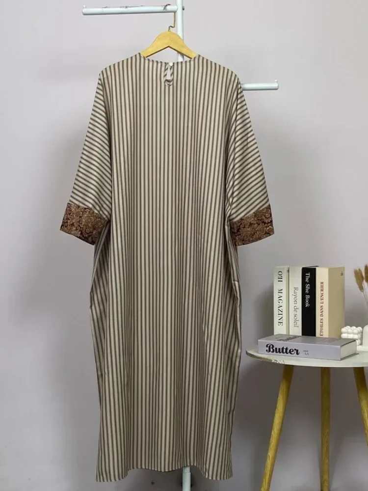 ASAYA Gaun berleher bulat dengan desain patchwork bermotif hijau,