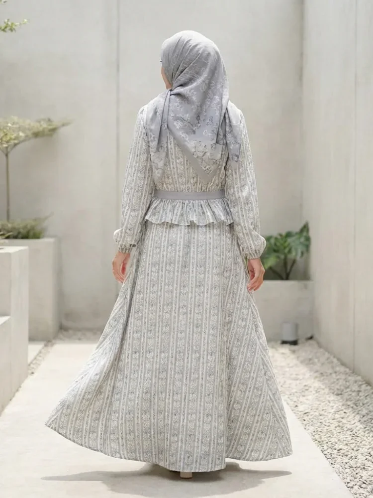 ASAYA Kemeja lengan panjang dengan kerah bulat dan pita dasi bermotif elegan, dipadukan dengan rok panjang bermotif vintage, set dua potong