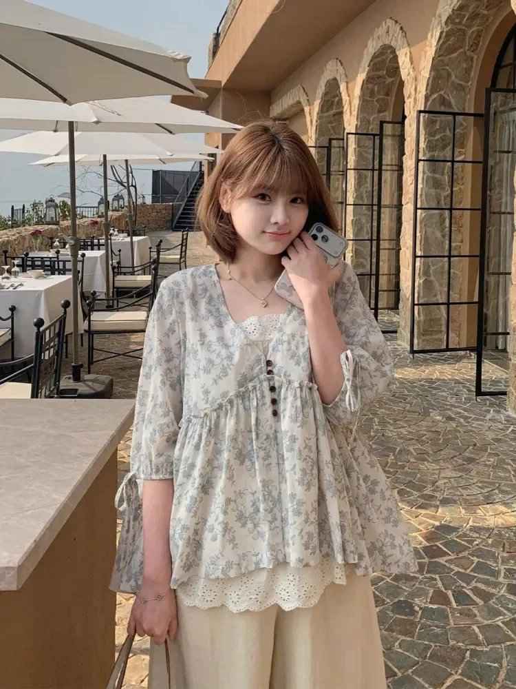 CHICMORE Blouse wanita model half sleeve dengan kerah v neck gaya korea