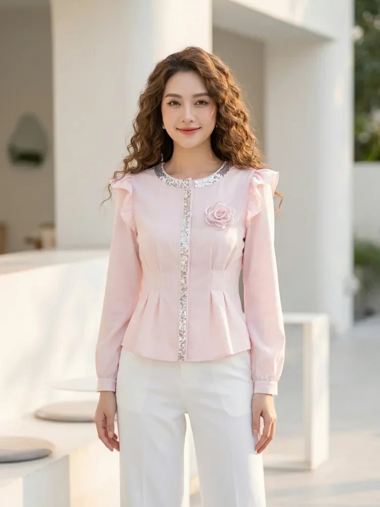 FADFAD Atasan kemeja gaya ramping dengan kerah v dan aksesoris elegant